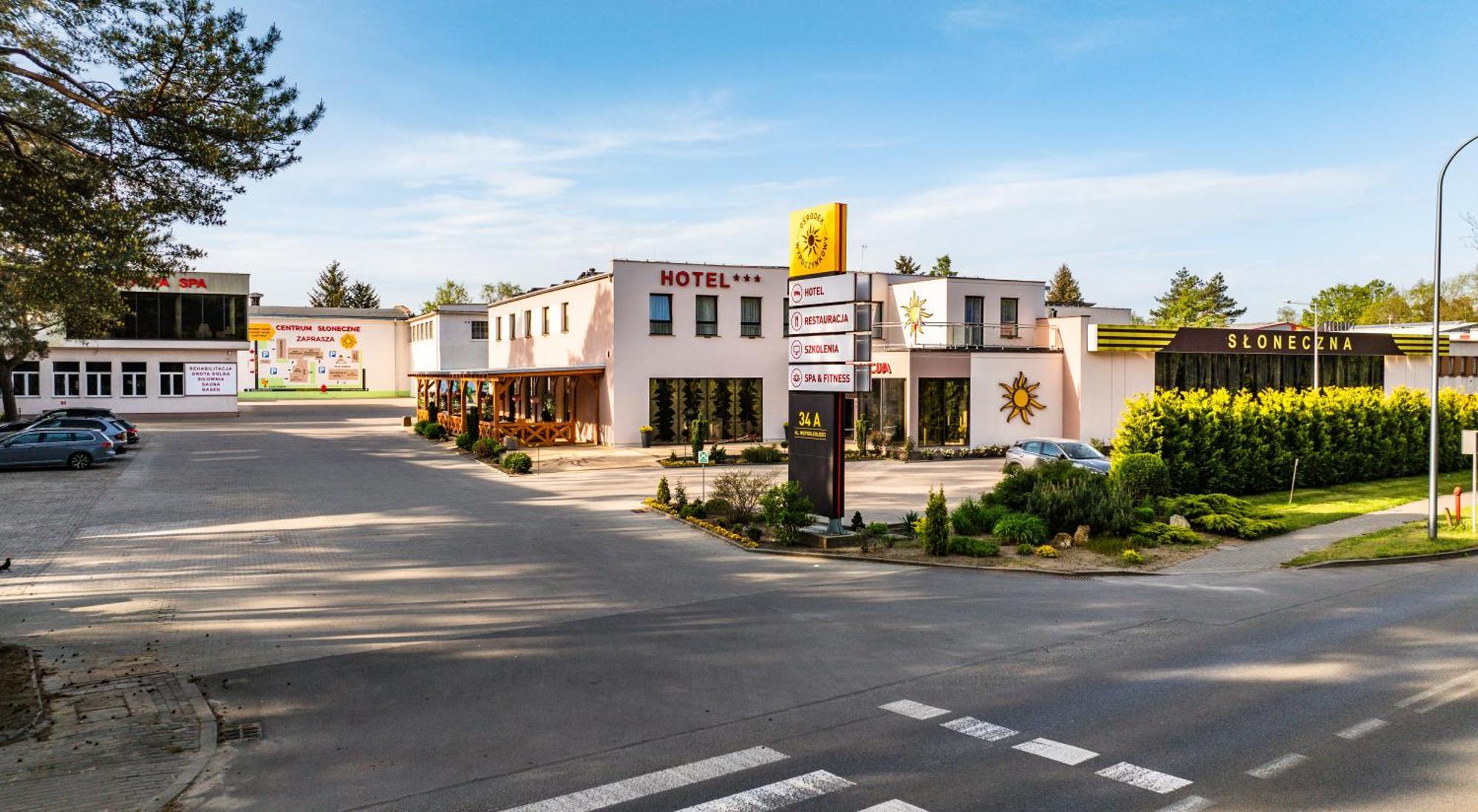 Hotel - Restauracja "Sloneczna" Яроцін Екстер'єр фото