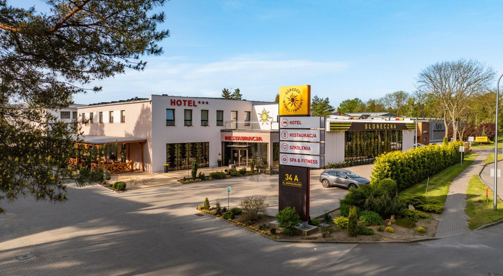 Hotel - Restauracja "Sloneczna" Яроцін Екстер'єр фото