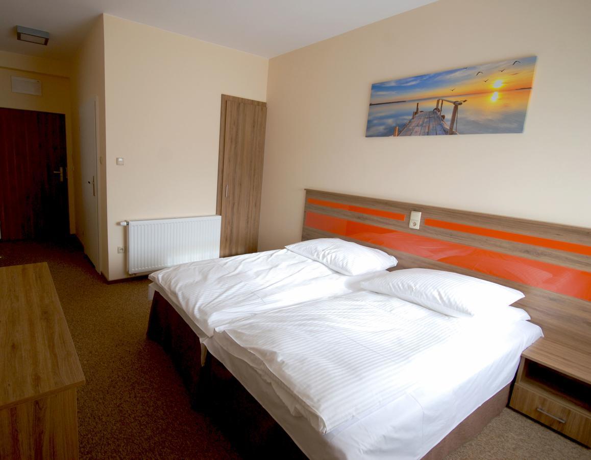 Hotel - Restauracja "Sloneczna" Яроцін Екстер'єр фото