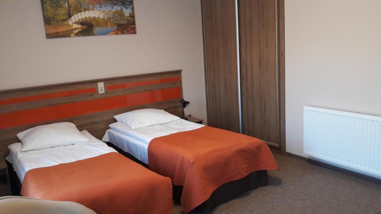 Hotel - Restauracja "Sloneczna" Яроцін Екстер'єр фото